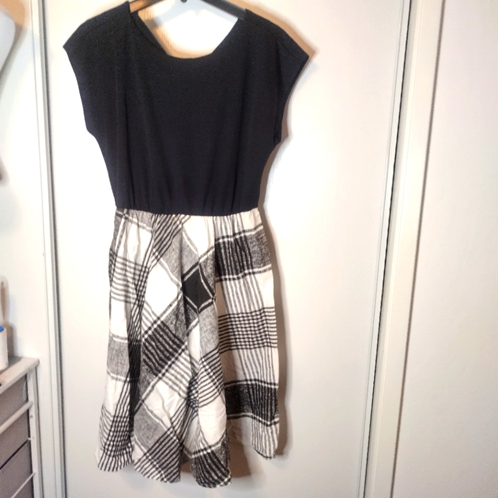 IN CINQ Black & White Vintage Dress with pockets size 14?